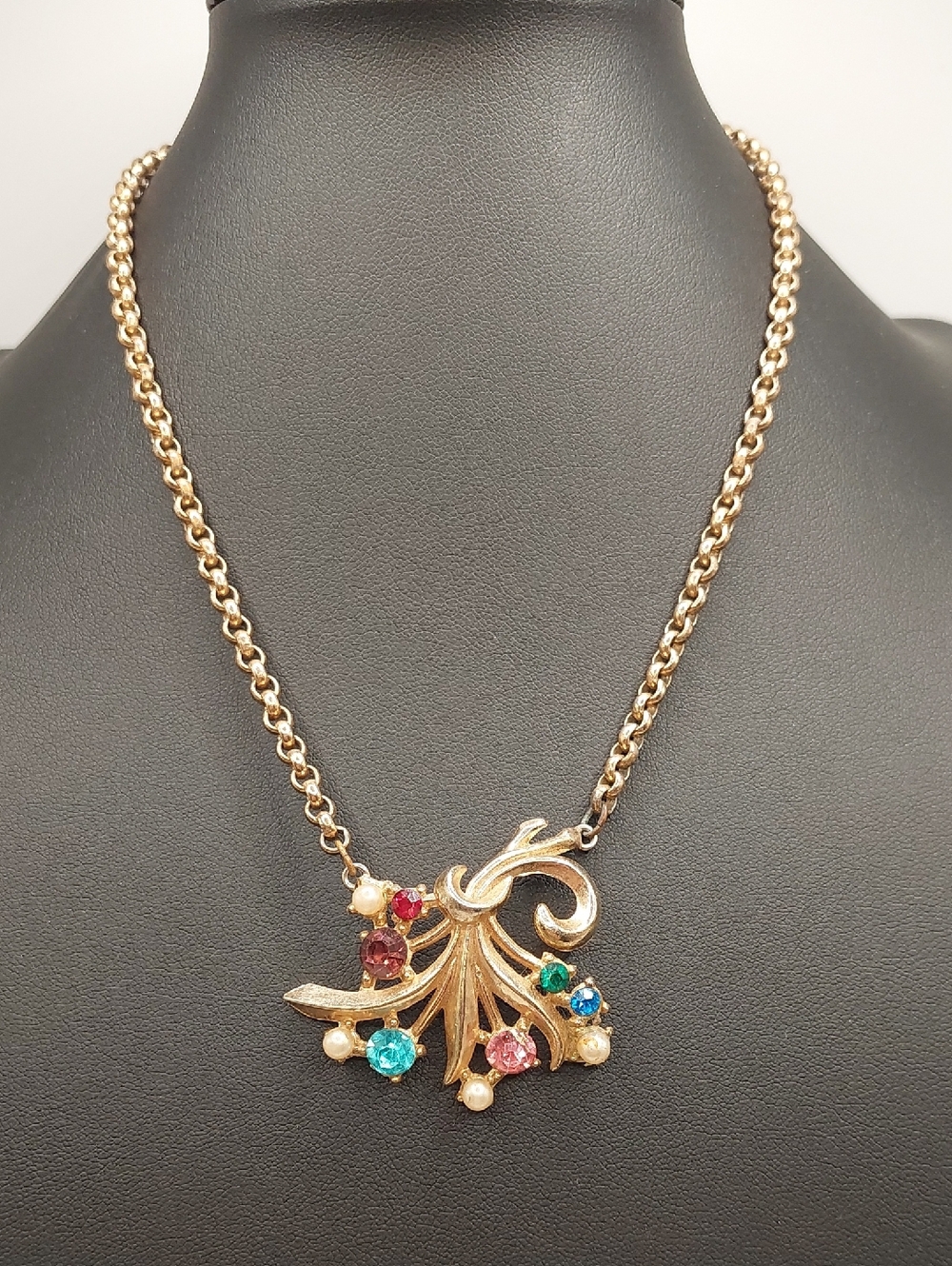 Gold-Tone Multicolored Rhinestone Spray Fan Pendant Vintage Necklace